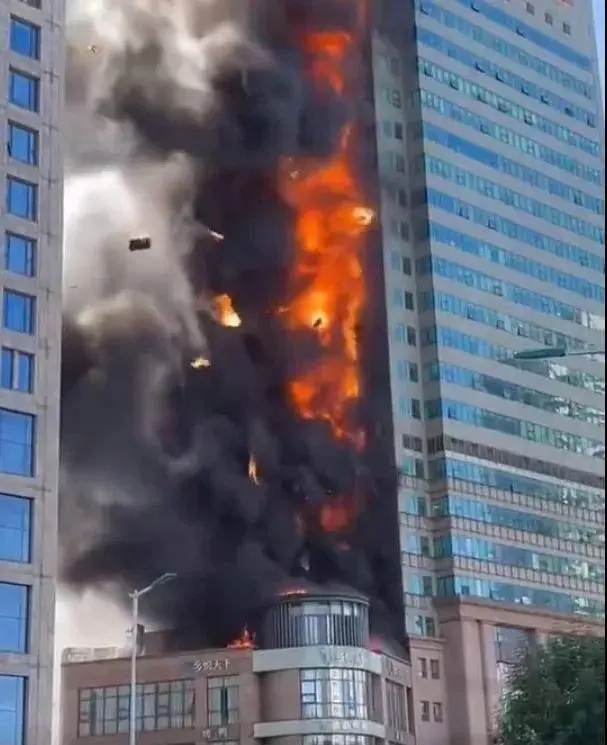 又一建筑外墻火災(zāi)，天津大樓起火，物業(yè)否認(rèn)因煤氣爆炸導(dǎo)致起火